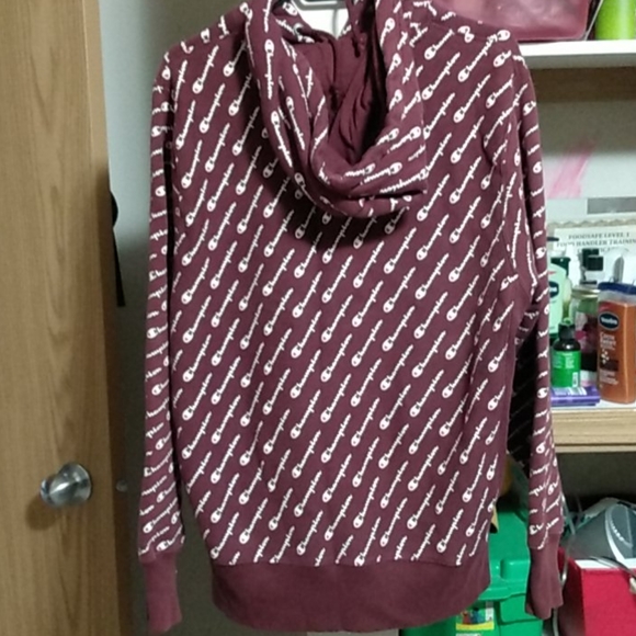 Champion sweater size large burgundy in coclor - Picture 2 of 2